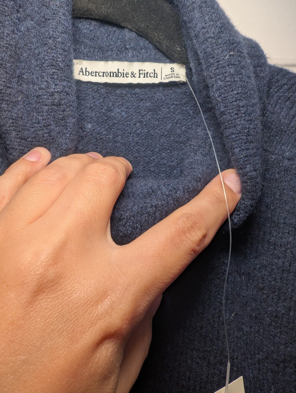 Abercrombie Navy Turtleneck NWT - Picture 3 of 4